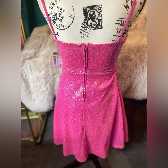 NWT! Sz 5 Bright Pink Sequin Prom/Homecoming Dress - Picture 10 of 12
